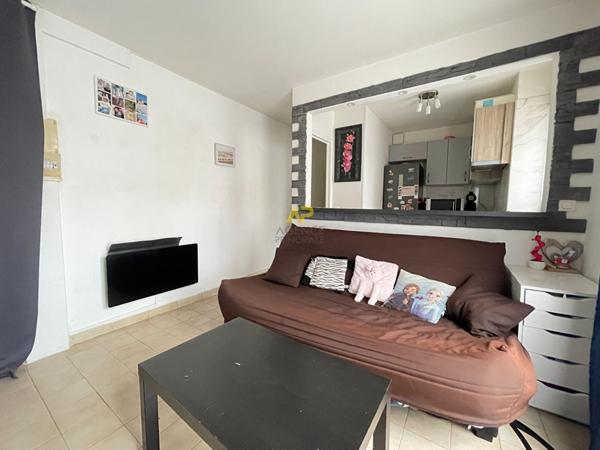 STUDIO CENTRE VILLE €135 000 ** - Référence 1929