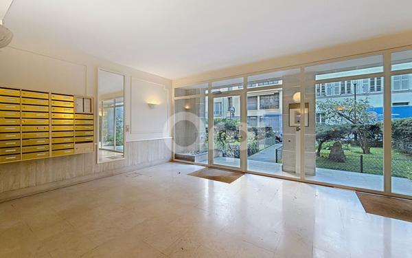 Appartement à vendre    1 pièce • 25 m2 Paris 15