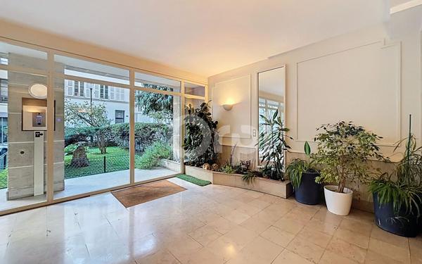 Appartement à vendre    1 pièce • 25 m2 Paris 15