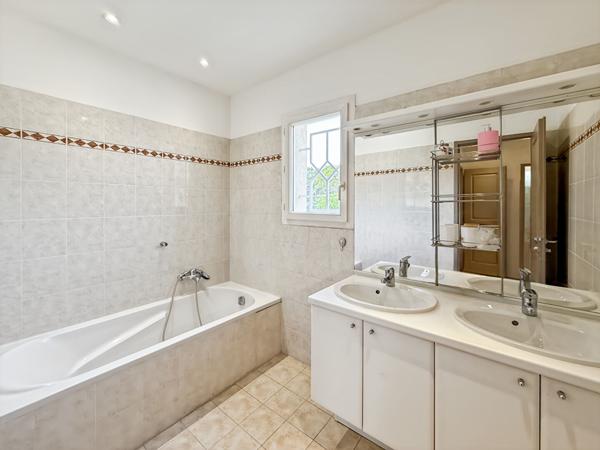 EXCLUSIVITÉ - Le Cannet - Maison familiale 6 pièces de 163m²- 5 chambres - jardin et garage