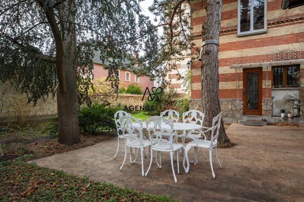Propriété Le Vésinet - 183,31 m² - 7 pièces Le vesinet Propriété Le Vésinet - 183,31 m² - 7 pièces Le vesinet