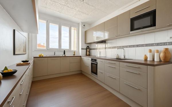 Appartement à vendre    4 pièces •  Lyon 8