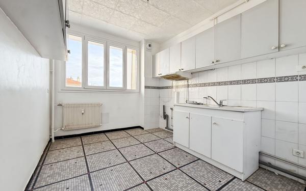 Appartement à vendre    4 pièces •  Lyon 8