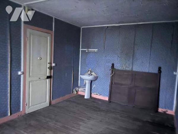 A VENDRE à ABBEVILLE, à proximité du Centre ville et de la piscine, une maison de caractère d'u...
