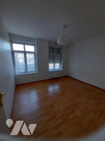 EN VENTE à AVESNES SUR HELPE Immeuble composé de 4 logements en très bon état d'entretien.
4 a...