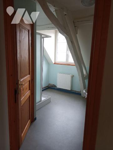 EN VENTE à AVESNES SUR HELPE Immeuble composé de 4 logements en très bon état d'entretien.
4 a...