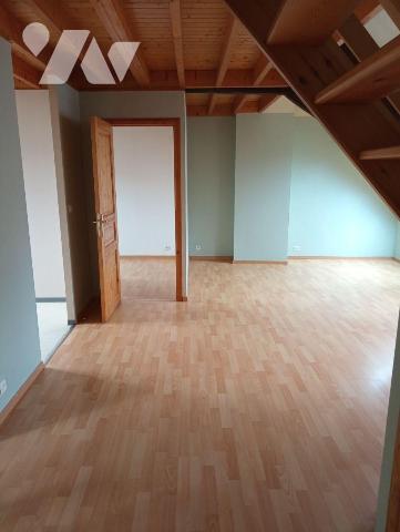EN VENTE à AVESNES SUR HELPE Immeuble composé de 4 logements en très bon état d'entretien.
4 a...