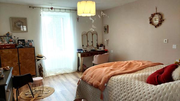 Maison composée de deux logements et d'un studio