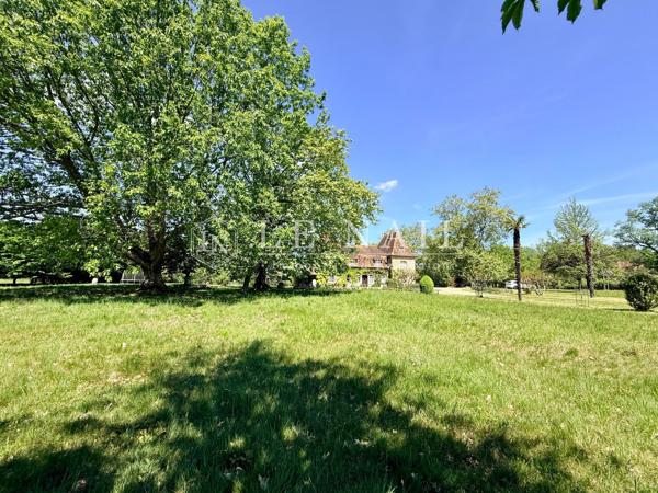 Elégante demeure aux confins du Périgord Pourpre et du Périgord Blanc (Dordogne)