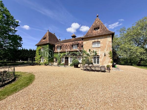 Elégante demeure aux confins du Périgord Pourpre et du Périgord Blanc (Dordogne)