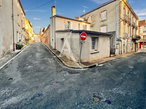 Maison de ville à rafraîchir offrant un beau potentiel, à rénover selon vos envies.