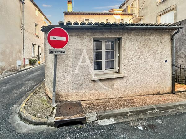 Maison de ville à rafraîchir offrant un beau potentiel, à rénover selon vos envies.