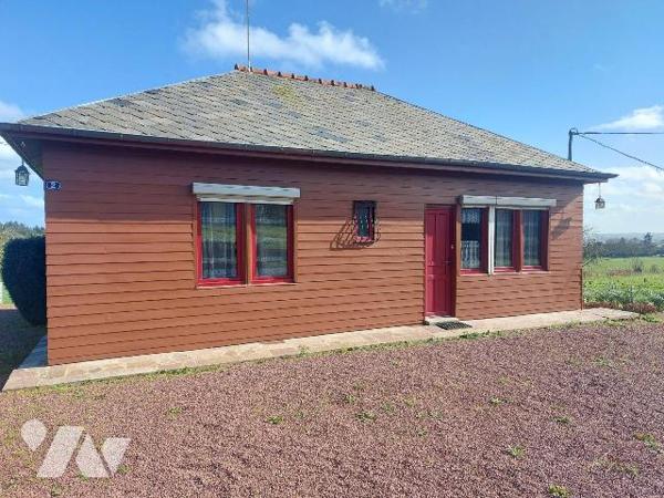 Maison avec dépendance au calme avec terrain d'une surface de 6370 m2. Elle comprend une pièce ...