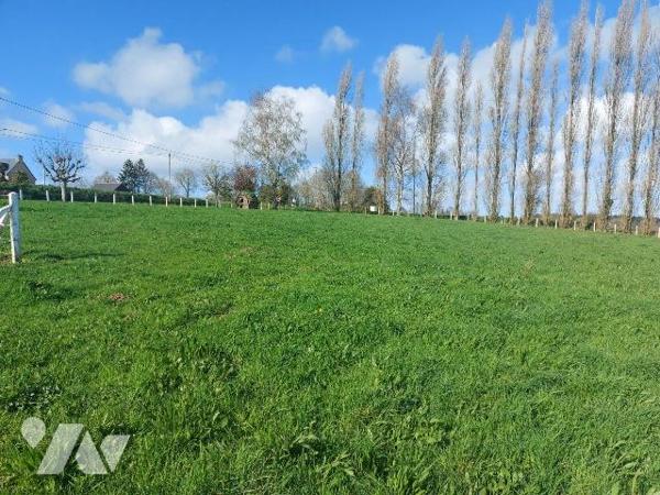 Maison avec dépendance au calme avec terrain d'une surface de 6370 m2. Elle comprend une pièce ...