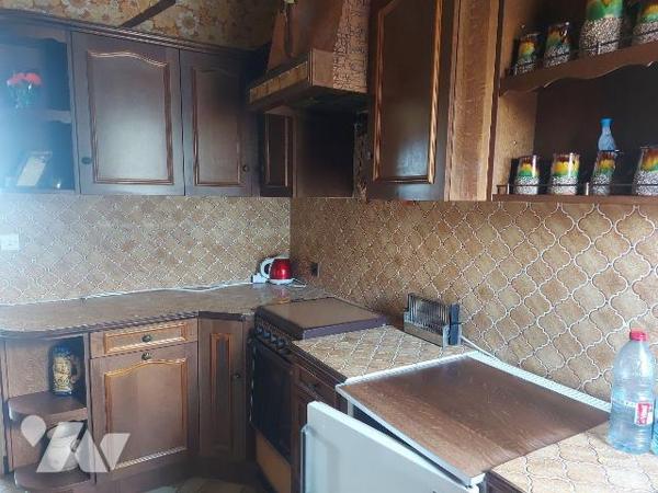 Maison avec dépendance au calme avec terrain d'une surface de 6370 m2. Elle comprend une pièce ...