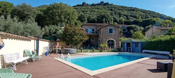 Maison de caractère avec piscine, dépendance et vue dégagée sur les hauteurs de Saint-Jean-du-Gard