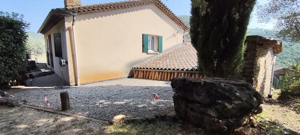 Maison de caractère avec piscine, dépendance et vue dégagée sur les hauteurs de Saint-Jean-du-Gard