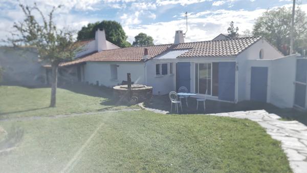 Maison type longère avec grand garage . .