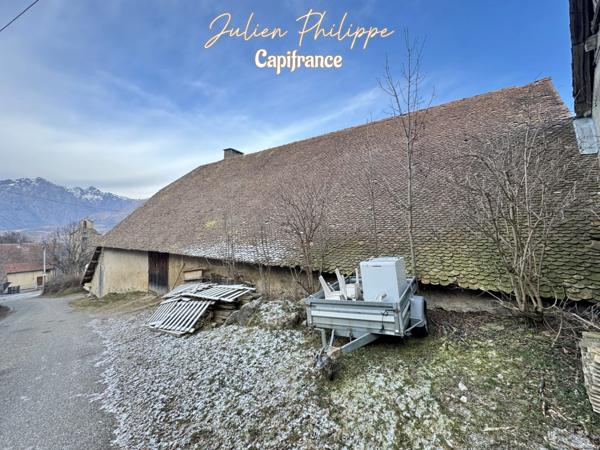 LA FARE-EN-CHAMPSAUR – AUTHENTIQUE CORPS DE FERME À FORT POTENTIEL