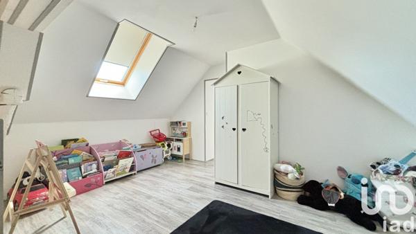 Longère 6 pièces de 129 m² à Château-Renard (45220)