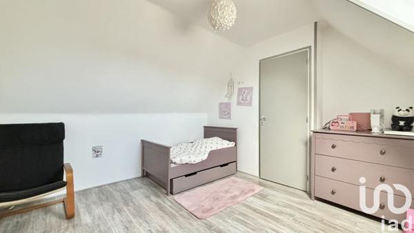 Longère 6 pièces de 129 m² à Château-Renard (45220)