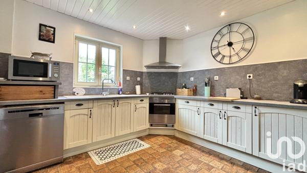 Longère 6 pièces de 129 m² à Château-Renard (45220)