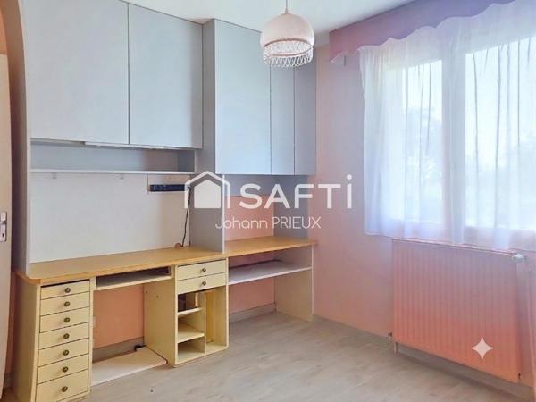 Maison traditionnelle dans environnement calme