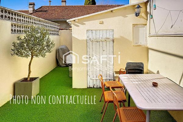 MAISON DE VILLE AVEC EXTÉRIEUR SUR TROIS NIVEAUX