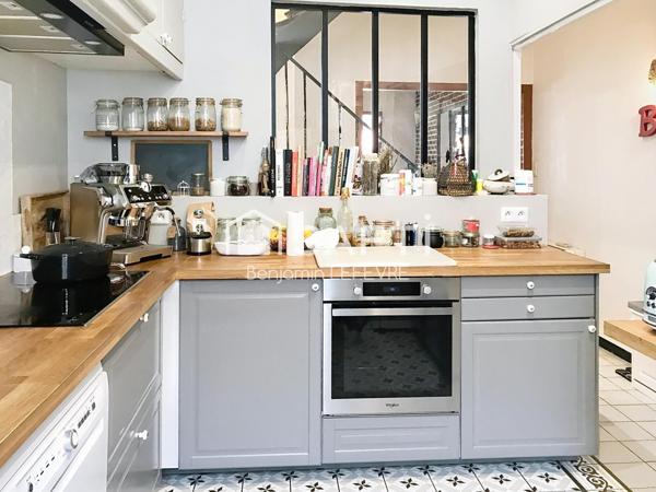 MAISON DE VILLE AVEC EXTÉRIEUR SUR TROIS NIVEAUX