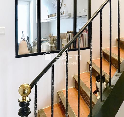 MAISON DE VILLE AVEC EXTÉRIEUR SUR TROIS NIVEAUX