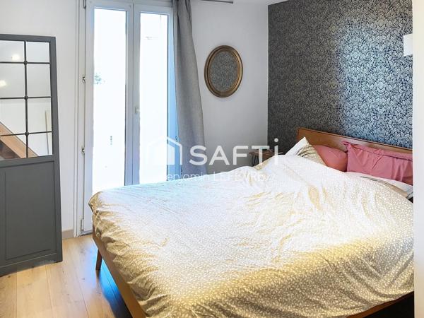 MAISON DE VILLE AVEC EXTÉRIEUR SUR TROIS NIVEAUX