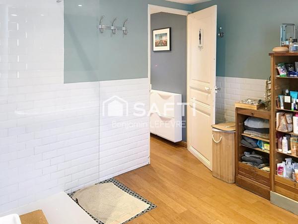 MAISON DE VILLE AVEC EXTÉRIEUR SUR TROIS NIVEAUX