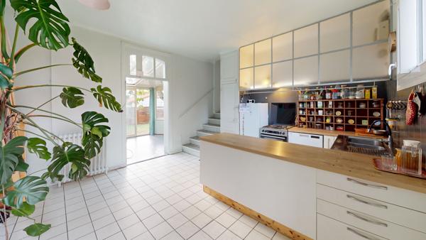 Maison familiale avec jardin, terrasse, garage et dépendances sur Poitiers