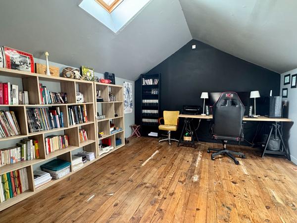 Maison familiale avec jardin, terrasse, garage et dépendances sur Poitiers