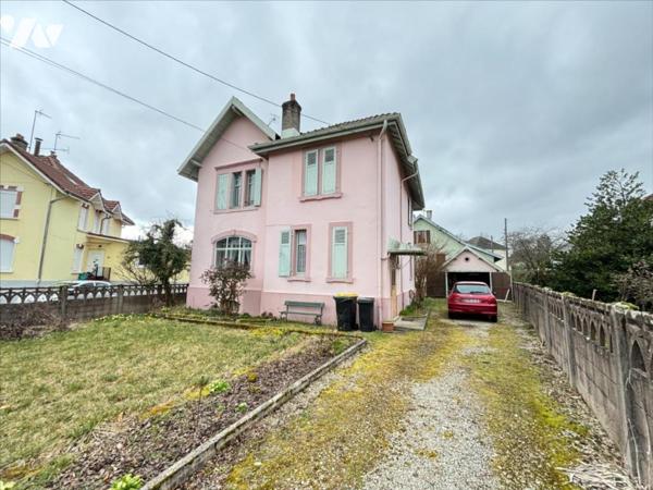 Maison 6 pièces (environ 128 m² habitables), située dans un secteur calme, proche commodités