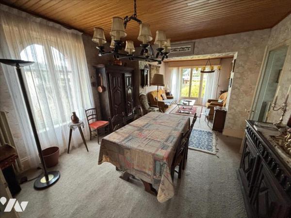 Maison 6 pièces (environ 128 m² habitables), située dans un secteur calme, proche commodités