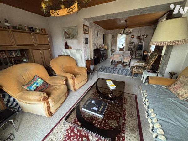 Maison 6 pièces (environ 128 m² habitables), située dans un secteur calme, proche commodités