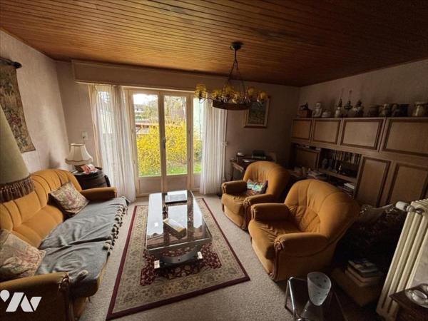 Maison 6 pièces (environ 128 m² habitables), située dans un secteur calme, proche commodités