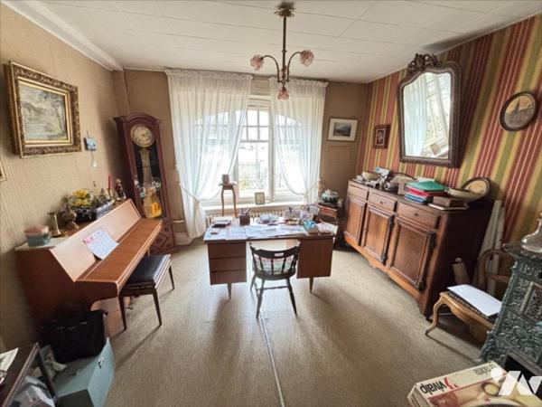 Maison 6 pièces (environ 128 m² habitables), située dans un secteur calme, proche commodités