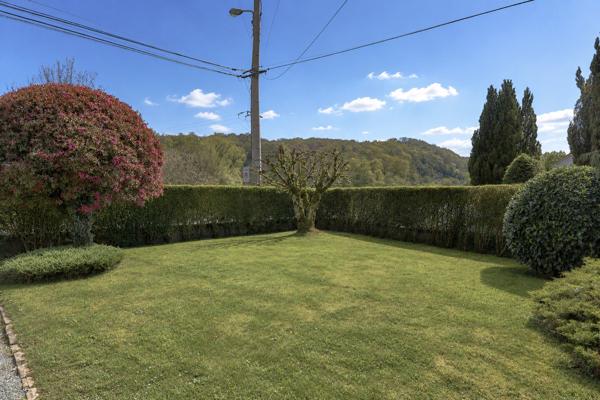 Maison familiale avec 2 appartements, grand garage et beau terrain 196 800 €