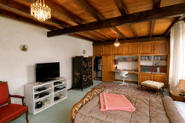 Maison familiale avec 2 appartements, grand garage et beau terrain 196 800 €