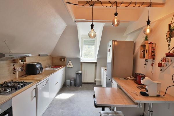 Maison familiale avec 2 appartements, grand garage et beau terrain 196 800 €
