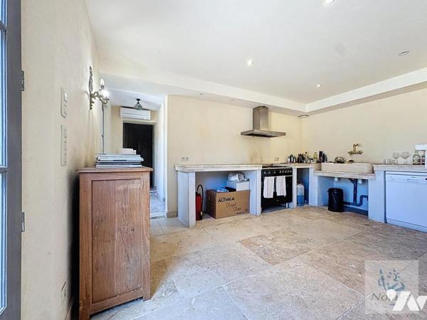 Saint-Rémy-de-Provence - Maison de 17 pièces - 423,91 m²