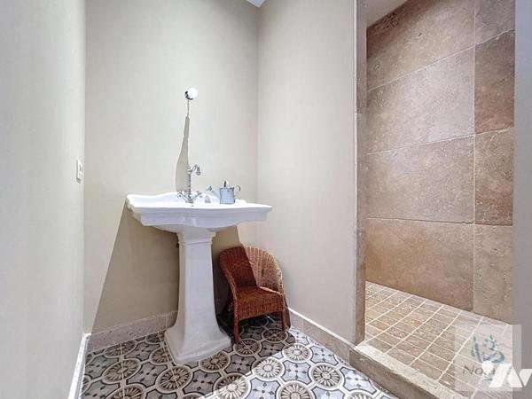 Saint-Rémy-de-Provence - Maison de 17 pièces - 423,91 m²