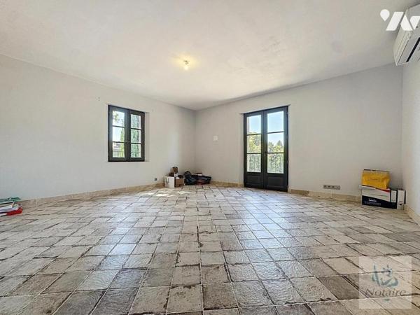 Saint-Rémy-de-Provence - Maison de 17 pièces - 423,91 m²