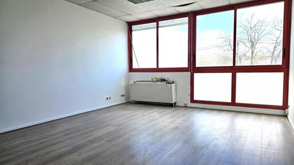 Location Bureau 31 pièces 1062 m2 à Albi