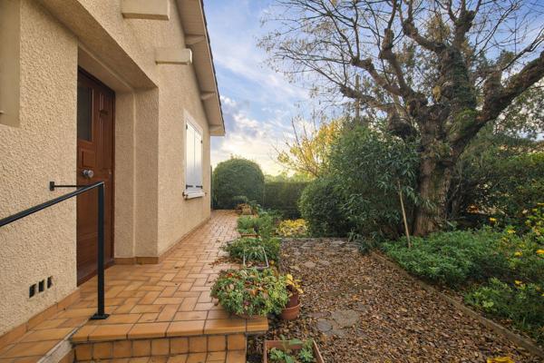 Maison plain-pied avec 1000 m² de terrain POUSSAN