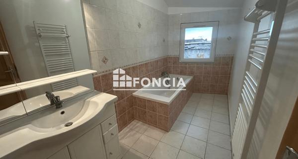 Location Maison 3 pièces 100.7 m² - Montfuron 04110