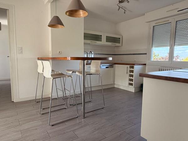 A louer - Appartement 3 chambres avec balcon, garage et cave - Angers secteur Chalouère