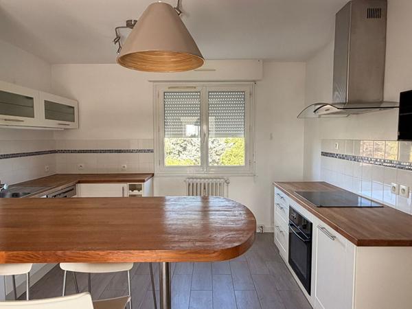 A louer - Appartement 3 chambres avec balcon, garage et cave - Angers secteur Chalouère